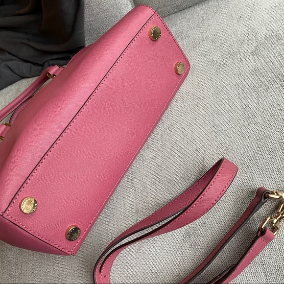 SOLD Michael Kors small Sutton saffiano bag - Picture 7 of 11